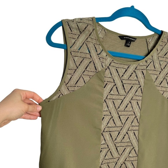 Banana Republic Green Mixed Media Rounded Hem Sleeveless Blouse - Picture 2 of 8